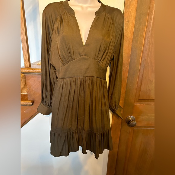 Banana Republic Dresses & Skirts - Banana Republic tiered mini dress. Olive green . Size XSP